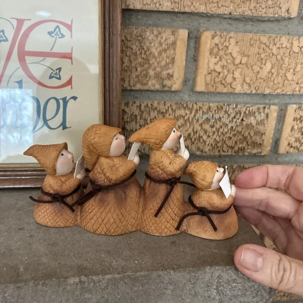 DEPT 56 SNOW VILLAGE - VERY RARE - ORIGINAL‎ MONKS -A -CAROLING 64602